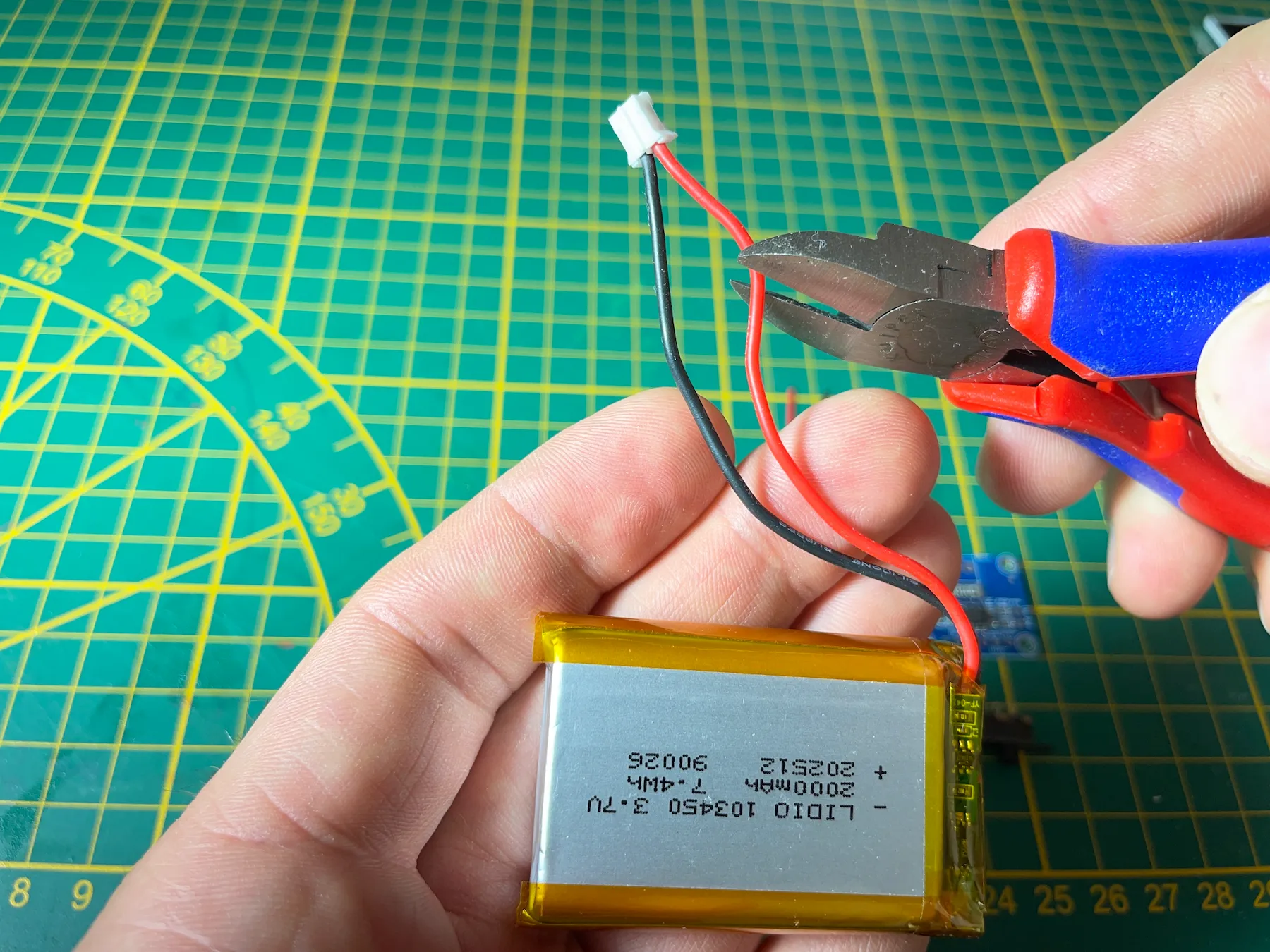 Cutting one battery wire at a time to avoid a short circuit