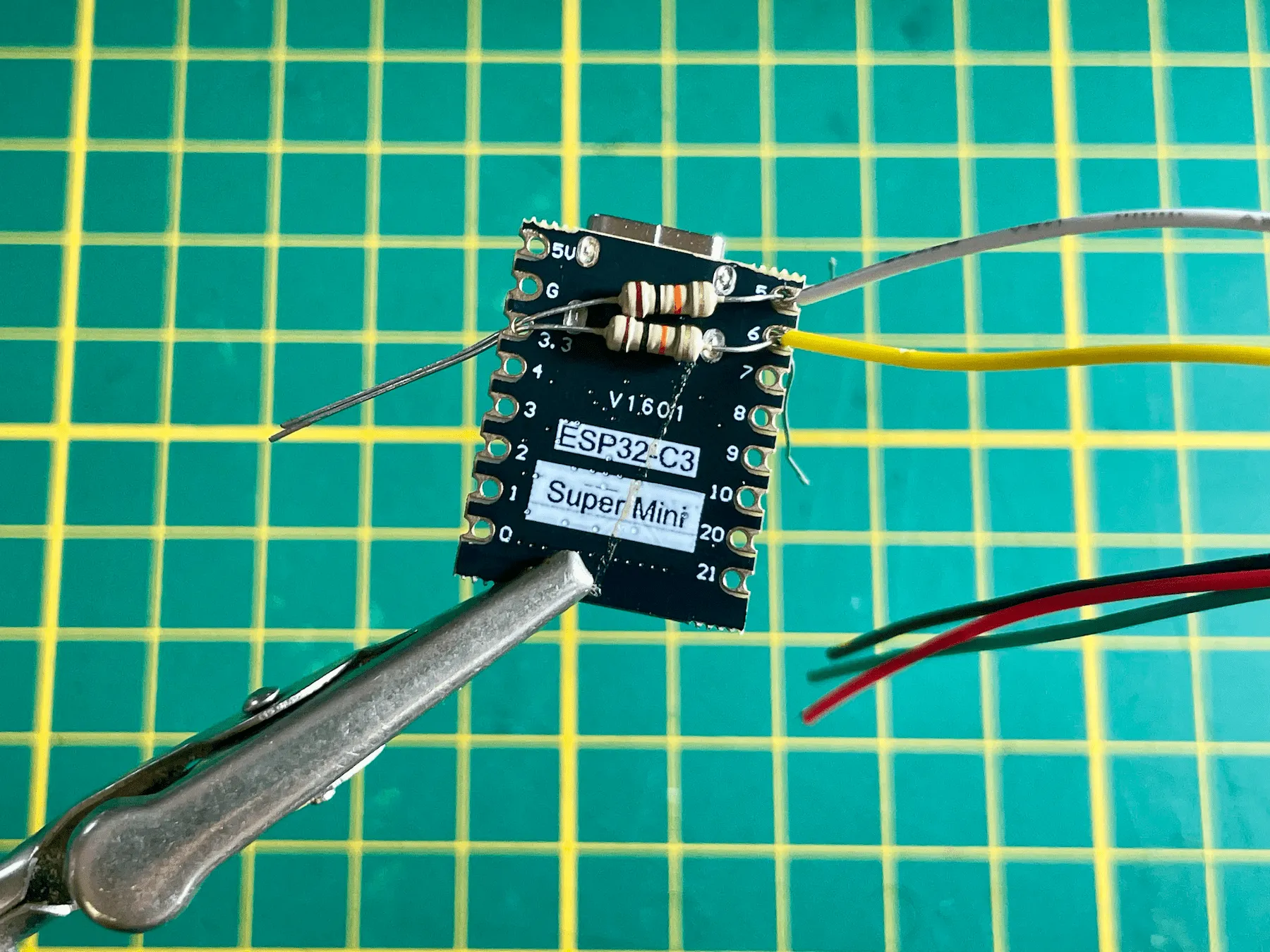 Two pull-up resistors soldered to the back of the ESP32-C3 SuperMini